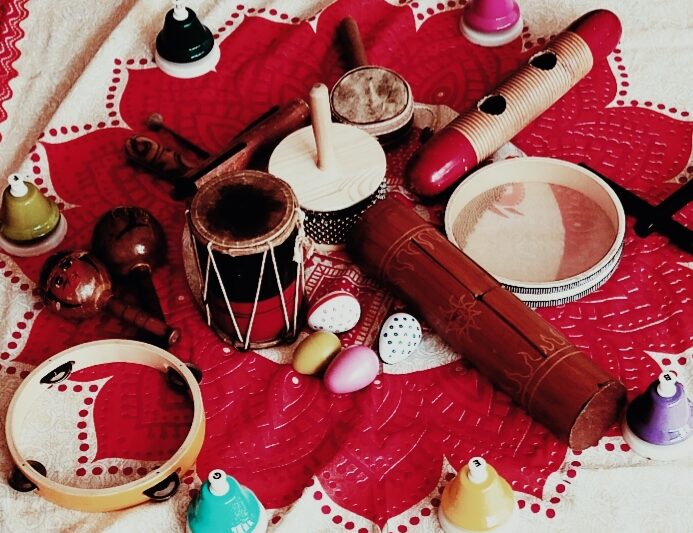 Cómo el Canto y los Instrumentos Fomentan la Comunicación en Niños con TEA.